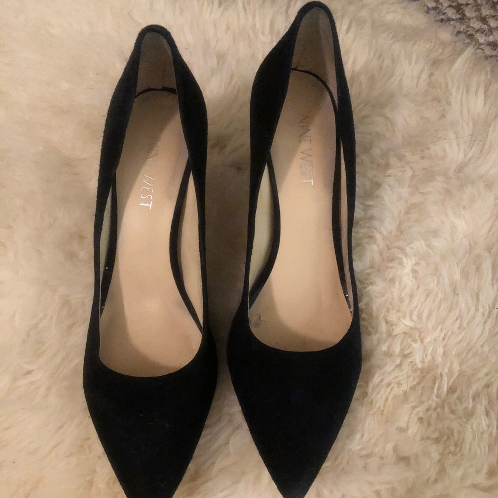 Nine West suede black pump heels